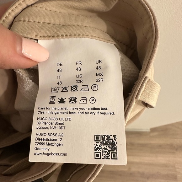 Like New Boss Men’s Commuter Slim Fit Pants in Medium Beige, size: 32R - Picture 4 of 4